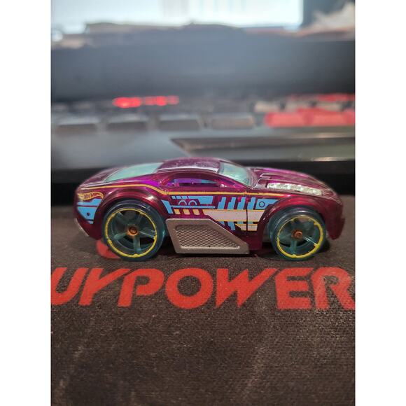 2004 Hotwheels Horseplay RARE Purple With Clear Teal Wheels Die-Cast Car - Picture 1 of 5